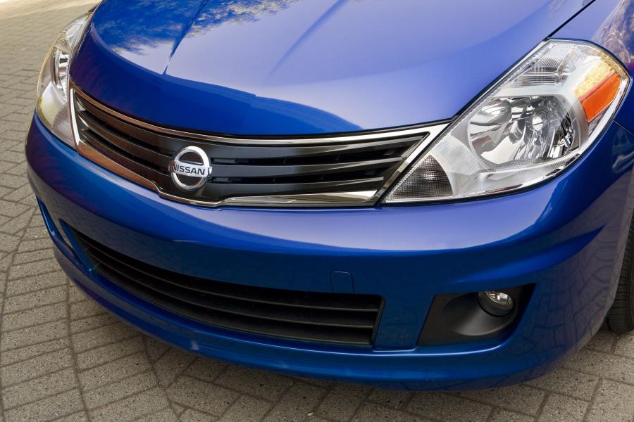  Nissan Versa Hatchback 2010 года  (фото 26 из 30)